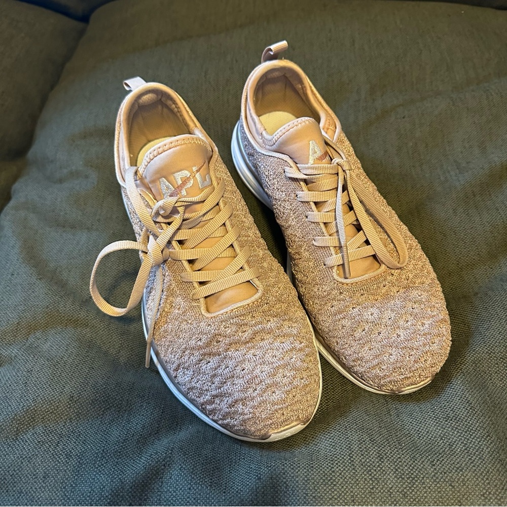 APL TechLoom Pro sneakers